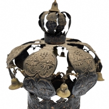 כתר לספר תורה, עשוי כסף 'סטרלינג' (חתום: Sterling 925), משקל: 705 גרם