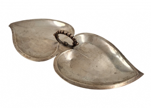 כלי כסף שולחני מעוצב בצורת זוג עלים, עשוי כסף 'סטרלינג' (925) חתום