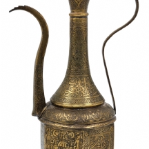 אפרטבה איסלמי (הינדו פרסי) עתיק איכותי ויפה במיוחד, עשוי פליז מעוטר בעבודת ריקוע