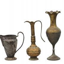 לוט של 5 כדים ואגרטלים ממתכות שונות