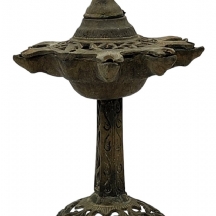 מנורה הודית עתיקה בת כמאה שנה לשמן ופתילה