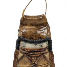 לאספני קרמיקת סטודיו - כיס קיר גדול עשוי קרמיקה בעבודת יד, חתום