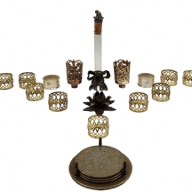 לוט של 18 חפצי מתכת ישנים שונים