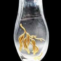 אגרטל עשוי קריסטל מעוטר באפליקצית מתכת מצופה זהב