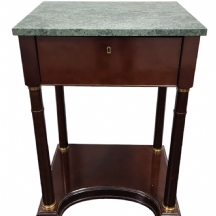 רהיט עתיק בן יותר ממאה שנה, עשוי עץ ומשטח שיש בסגנון האמפיר (נפוליאון הראשון)