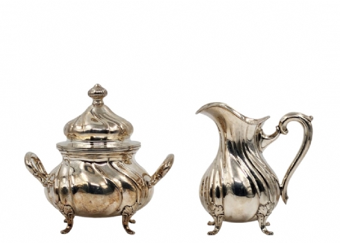 זוג כלי כסף גרמנים קנקן חלב/שמנת וכלי לסוכר ומכסה תואם, עשויים כסף: '835'