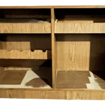 רהיט עץ ישן, ללא דלתות, שריטות קלות, מצב בהתאם לגיל