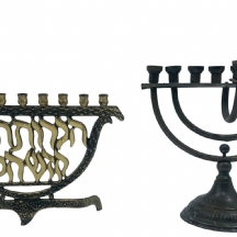 לוט של 2 חנוכיות ישראליות ישנות, עשויות נחושת ופליז