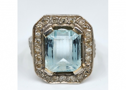טבעת עתיקה לאישה מסוף המאה ה-19, עשויה זהב לבן 14 קארט ומשובצת אבן אקווה מארין