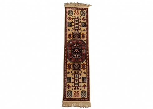 שטיח רנר ישן, עשוי בעבודת מכונה, מידות: 135X35 ס"מ.