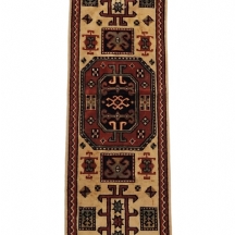 שטיח רנר ישן, עשוי בעבודת מכונה, מידות: 135X35 ס"מ.