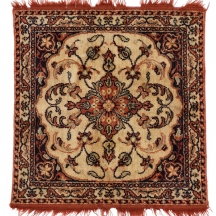 שטיחון ישן עשוי עבודת מכונה, מידות: 67X65 ס"מ.