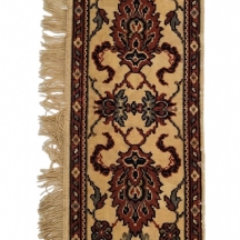 שטיח רנר ישן, עשוי עבודת מכונה, מידות: 135X37 ס"מ.