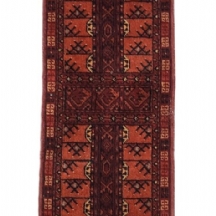 שטיח ישן, עשוי בעבודת מכונה, מידות: 135X38 ס"מ.