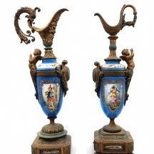 זוג אגרטלים צרפתים עתיקים מהרבע האחרון של המאה ה-19 (תקופת נפוליאון השלישי)