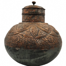 כלי נחושת פרסי גדול בולבוסי ויפה מאד, מעוטר כולו עבודת ריקוע ידנית בדגם פרחים