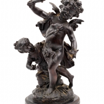 על פי אוגוסט מורו (Auguste Moreau, צרפתי 1834-1917) - 'אהבה עיוורת' - פסל מתכת