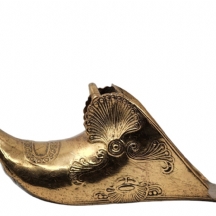 קישוט גדול עשוי פליז יצוק, מעוצב בצורת קבקב מסוגנן