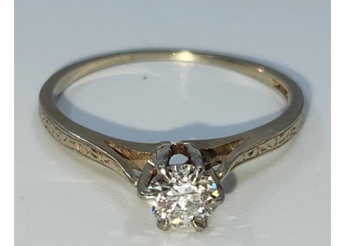 טבעת סוליטר עשויה פלטינה (משקל: 1.22 גרם), משובצת יהלום במשקל של כ: 40 נקודות