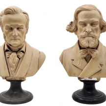 זוג פסלים בדמותם של המלחין ריכרד וגנר ושל המחזאי ויליאם שייקספיר