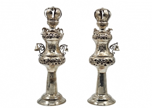 זוג רימונים גדולים ומרשימים לספר תורה עשויים כסף