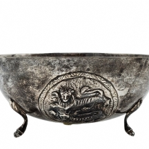 כלי כסף ישן, עשוי כסף '900' (חתום) מעוטר בעבודת ריקוע ידנית, משקל: 128 גרם