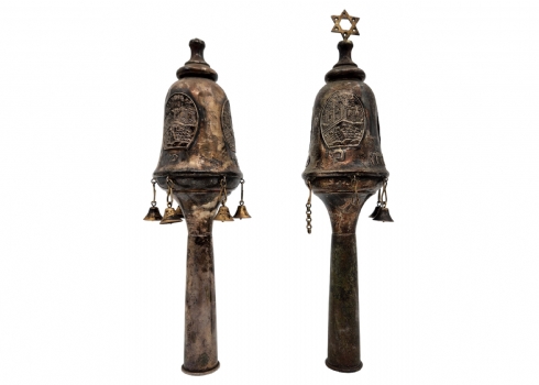 זוג רימונים ישראלים ישנים לספר תורה, עשויים כסף '800' (חתום)