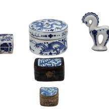 לוט של 5 פריטי כחול לבן ישנים ושונים