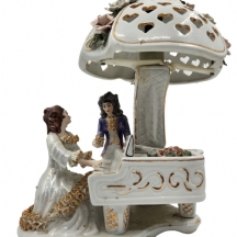 מנורה שולחנית ישנה מפורצלן