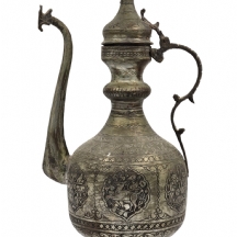 אפטבה פרסי עתיק בן כמאה שנה, עשוי נחושת מעוטרת עיטורי חריטת יד בדגם בעלי חיים