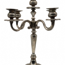 קנדלברה ישנה (חמישה נרות) עשויה מתכת