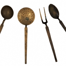 לוט של 4 סכו"ם הגשה ישנים וגדולים