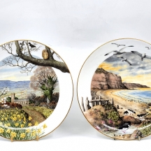 לוט של 2 צלחות פורצלן שונות