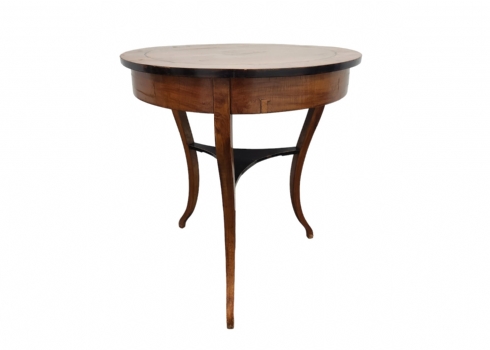 שולחן עתיק מתקופת סגנון בידרמייר (Biedermeier), כפי הנראה גרמני או אוסטרי