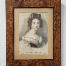 תצריב צרפתי עתיק מעוטר בדמותה של השחקנית הנודעת ' לאונטין פאי'