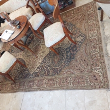 שטיח פרסי גדול איכותי ויפה במיוחד, מעט שחוק, בסלון