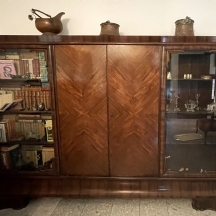 ארון עץ עתיק גדול ומרשים כולל ספריה ותצוגת ויטרינה 1930-1940 בקירוב