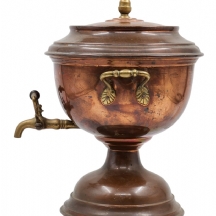 מיחם (סמובר) אנגלי עתיק מהמאה ה-19 (ויקטוריאני), עשוי נחושת ופליז