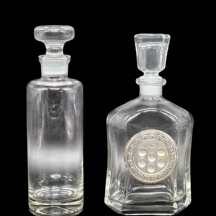 לוט של 2 דקנטרים ישנים שונים