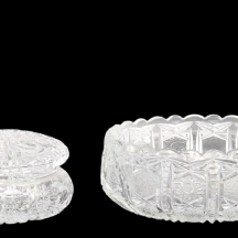 לוט הכולל 2 חפצי נוי מזכוכית וקריסטל