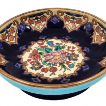 כלי קרמיקה צרפתי מתוצרת: 'Longwy, מעוטר בדגם 'רנסנס' של המעצב: מוריס פול שבלייה