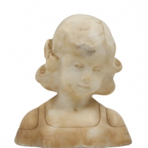 פסל שיש עתיק (Bust) בדמות ילדה חיננית