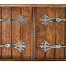 ארונית דקורטיבית ישנה לתליה על הקיר