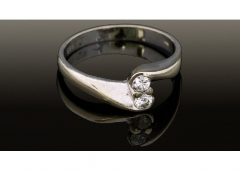 טבעת זהב משובצת אבני ספיר  (1835ׂ)