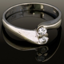 טבעת זהב משובצת אבני ספיר  (1835ׂ)