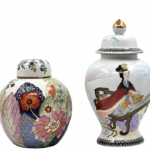 לוט של 2 כדים סינים ישנים שונים עם מכסים תואמים