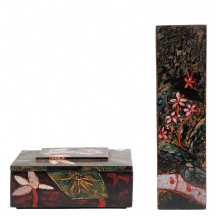 2 פרטי נוי שונים מעץ