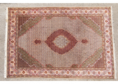 שטיח טבריז פרסי יפה ואיכותי, ארוג ביד, צמר על כותנה