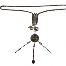 שאטליין (Chatelaine) סינו טיבטי עתיק, עשוי כסף נמוך וחלקים מנחושת מצופה כסף