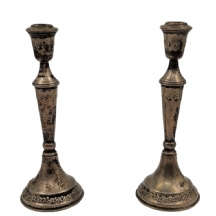 זוג פמוטי כסף, עשויים כסף '800, חתומים, משקל: 127 גרם, גובה: 21 ס"מ.